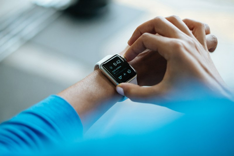 Lopen wij binnenkort allemaal met een smartwatch die een hartaanval kan signaleren? 