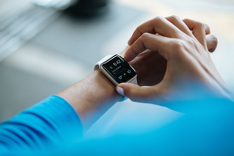 Lopen wij binnenkort allemaal met een smartwatch die een hartaanval kan signaleren? 