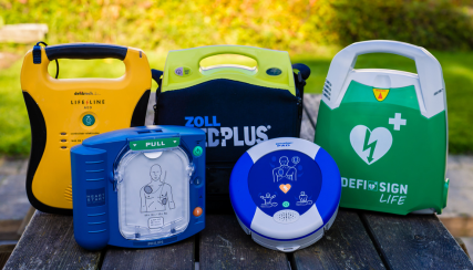 Productinformatie van producten bij Medisol, zoals AED's en reanimatiepoppen.